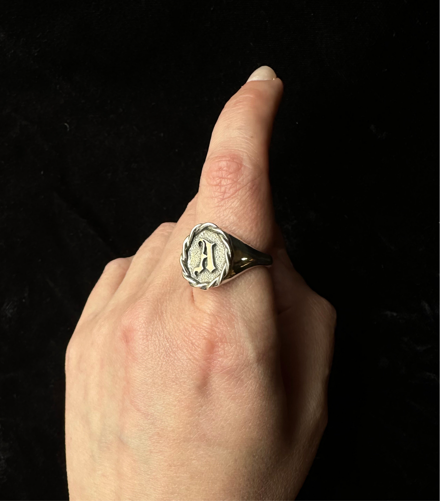 Olde English Signet